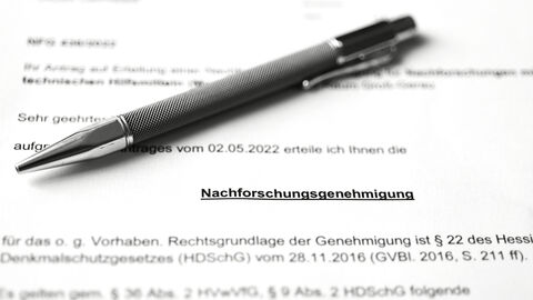 Nachforschungsgenehmigung Nachforschungsgenehmigung mit Kugelschreiber