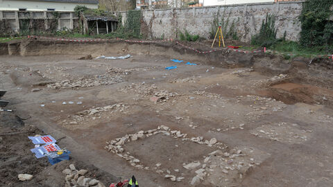 Foto einer ausgedehnten Gräberfläche in Geisenheim.