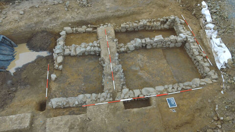 Foto steinerner Gebäudefundamente.