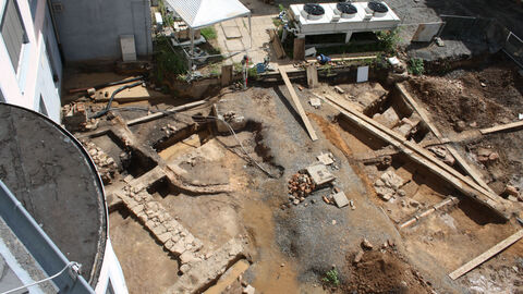 Foto der Überreste von früheren Klostergebäuden auf dem Gelände der Marburger Universitätsklinik.