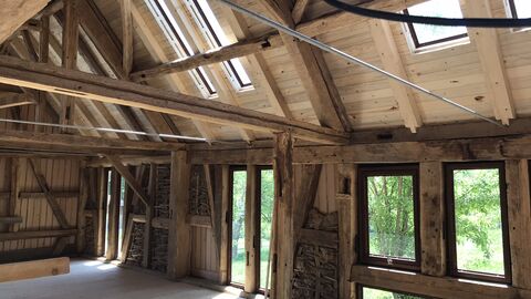 In der 1775 errichteten Hofanlage in Jossgrund im Main-Kinzig-Kreis werden derzeit sechs Ferienwohnungen integriert. Kernstück ist die barocke Scheune. Die Vermietung ist für Sommer 2023 geplant.  Foto. Hofanlage in Jossgrund.