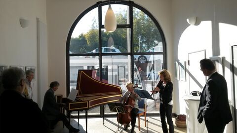 Foto. Kulturveranstaltung im ehemaligen Bahnhof in Hümme.