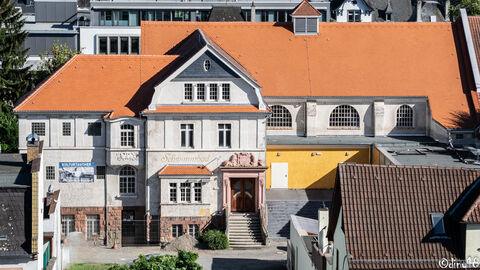 Dank der Gesellschaft der Freunde Theater Altes Hallenbad Friedberg/Wetterau e. V. ist das Alte Hallenbad in Friedberg wieder ein wichtiger Bestandteil des öffentlichen Lebens. Foto. Das Alte Hallenbad in Friedberg.
