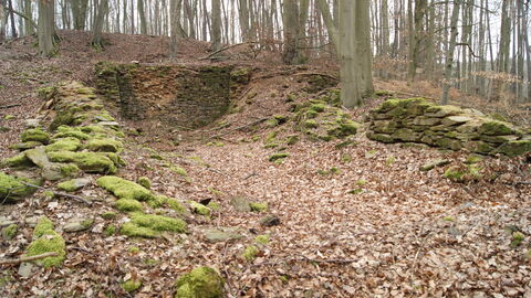Erztransport per Luft. Seilbahnverladestation der Grube Friedegrund bei Villmar. Foto. Seilbahnverladestation der Grube Friedegrund bei Villmar.