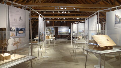 Die Ausstellung „Schön hier. Architektur und Leben auf dem Lande“ des DAM ist noch bis zum 27.11. zu Gast im Freilichtmuseum Hessenpark. Sie gab den inhaltlichen Impuls zur Gestaltung des Programms. Foto. Ausstellung im Freilichtmuseum Hessenpark.