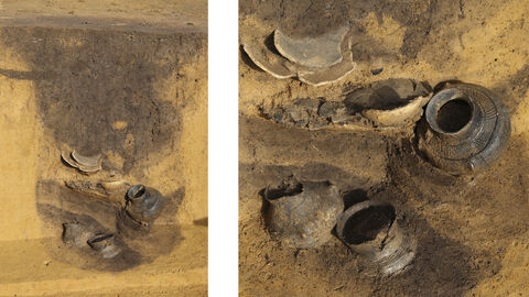 Profil eines Brunnens bzw. einer Wasserschöpfgrube. Gut sichtbar sind die teils noch vollständigen Keramikgefäße. Das Profil ist noch nicht vollständig abgetieft. (Links) Detailausschnitt des Brunnens bzw. der Wasserschöpfgrube mit Keramikgefäßen. (rechts)