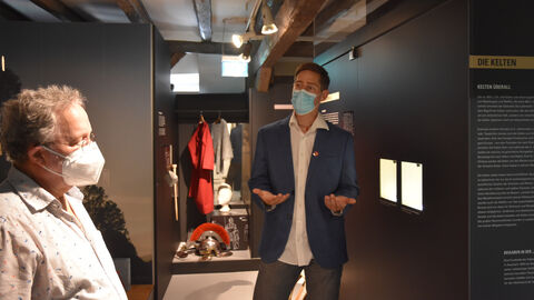 Foto. Presseveranstaltung zur Fundübergabe.