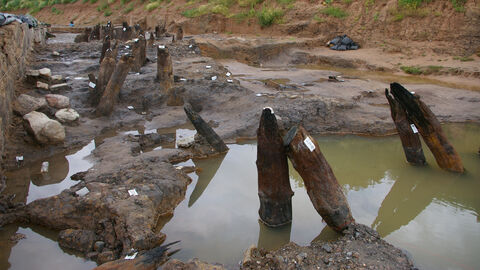 Überreste einer eisenzeitliche Brücke bei Kirchhain-Niederwald (Lkr. Marburg-Biedenkopf) 