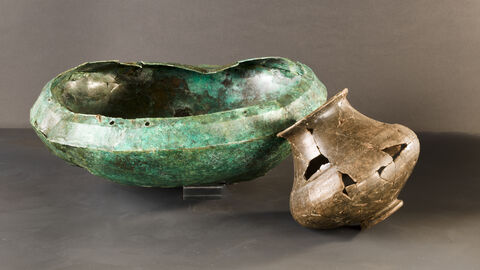 Funde aus einem eisenzeitlichen Grabhügel (um 500 v. Chr.) bei Bad Schwalbach (Rheingau-Taunus-Kreis). 