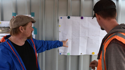 Besonders die gut erkennbaren Hausgrundrisse beeindruckten den Bezirksarchäologen Hardy Prison M.A.