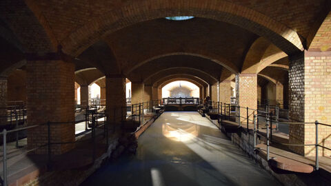 Foto. Inneres des Klärwerks in Niederrad.