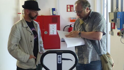 Einlieferung Fundmaterial im Archäologischen Zentraldepot in Wiesbaden durch eine archäologische Fachfirma im Beisein eines Bezirksarchäologen  Einlieferung Fundmaterial im Archäologischen Zentraldepot in Wiesbaden durch eine archäologische Fachfirma im Beisein eines Bezirksarchäologen