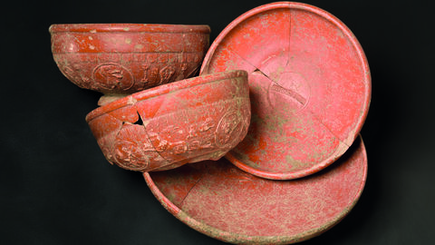 Terra-Sigillata-Enseble aus einer Grube dem römischen vicus imNeubaugebiet Auf Esch bei Groß-Gerau (Lkr. Groß-Gerau)