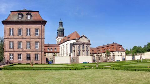 Foto. Außenansicht der Propstei Johannesberg.