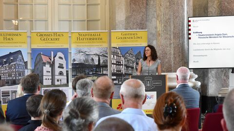 Kunst- und Kulturministerin Angela Dorn bei der Verleihung des Hessischen Denkmalschutzpreises 2023.