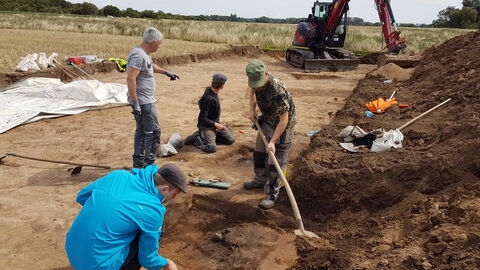 Studierende bei den Ausgrabungen.