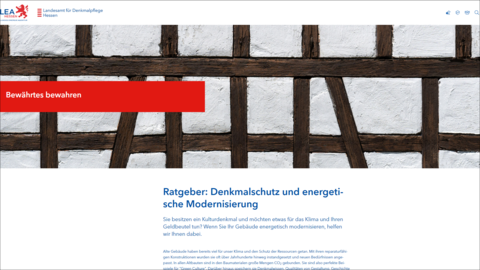 Bild einer Fachwerkwand. Darunter ein kurzer Text, der in das Thema der Website einführt