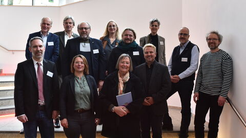 Die Referentinnen und Referenten des hessenARCHÄOLOGIE-Tages 2023. (Es fehlen: Frau Dr. Rupp und Herr Prof. Dr. Vött) Die Referentinnen und Referenten des hessenARCHÄOLOGIE-Tages 2023