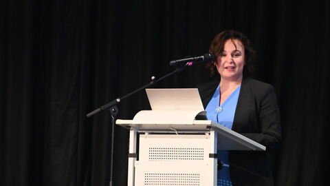 Staatssekretärin Ayse Asar überbrachte die Grüße des Hessischen Ministeriums für Wissenschaft und Kunst Staatssekretärin Ayse Asar (HMWK)