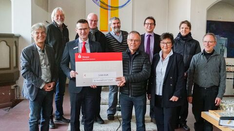 Feierlicher Empfang in der Evangelischen Gemeinde in Eltville. Gruppenbild vor der Orgel in Eltville.
