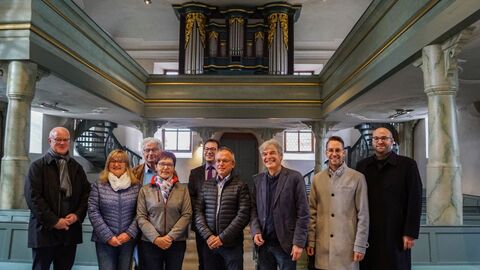 Als erstes wurde die Orgel der Evangelischen Gemeinde Freiensteinau bereist. Als erstes wurde die Orgel der Evangelischen Gemeinde Freiensteinau bereist.