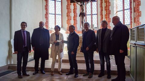 Gruppenbild vor der Orgel in Ober-Ofleiden. Gruppenbild vor der Orgel in Ober-Ofleiden.