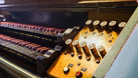 Detail des Spieltischs.