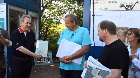 V.l.: Bürgermeister Guido Rahn, Kreisarchäologe Dr. Jörg Lindenthal, Bezirksarchäologe Hardy Prison M.A.