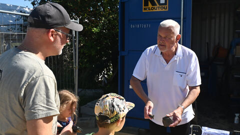 Prof. Dr. Claus Dobiat mit Kindern.