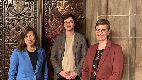 Von links nach rechts: Katarina Papajanni (SG Hessen), Cornelius Hopp (LfDH) und Viktoria Imhof (KGI Philipps-Universität Marburg), das Organisationsteam der Tagung. Gruppenfoto des Organisationsteams der Tagung