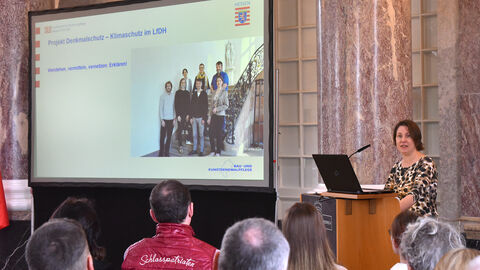 Henriette von Preuschen stellte die Zusammenarbeit mit Partnerinnen und Partnern im Rahmen des Projektes Klimaschutz und Denkmalschutz im LfDH vor. 