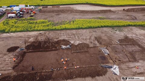 Arbeiten auf der Grabungsfläche im Frühling.