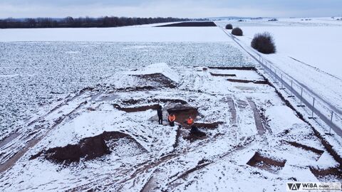 Arbeiten auf der Grabungsfläche im Winter.