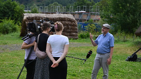 Dr. des. Thomas Becker zeigte sich beeindruckt von der Motivation der Freiwilligen. Dr. des. Thomas Becker vor der Kamera.