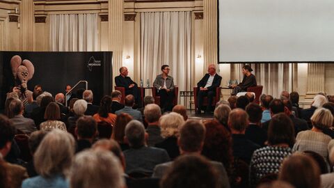 Die Podiumsdiskussion zur Gegenwart und Zukunft der Denkmalpflege in Hessen 