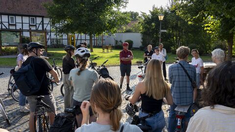 Während des Workshops ging es auf eine Entdeckungsreise durch Altenburschla Während des Workshops ging es auf eine Entdeckungsreise durch Altenburschla