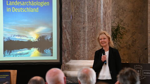 Dr. Annette Nünnerisch-Asmus