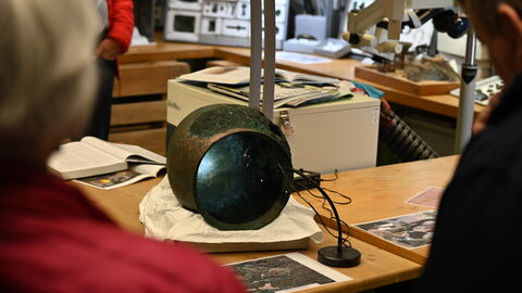 Der in Nauheim gefundene Bronzeeimer diente als Bestattungsurne. Bronzeeimer