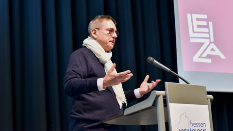 Prof. Dr. Detlef Gronenborn präsentierte in seinem von der Archäologischen Gesellschaft in Hessen unterstützen Vortrag die neusten Ergebnisse zur Besiedlung des Kapellenberges. Prof. Dr. Detlef Gronenborn