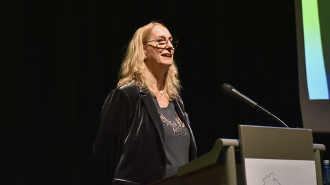 In ihrem großen Abendvortrag führte die Bezirsarchäologin Dr. Christa Meiborg die Gäste auf eine archäologische Reise durch das Waldecker Land. Bezirsarchäologin Dr. Christa Meiborg