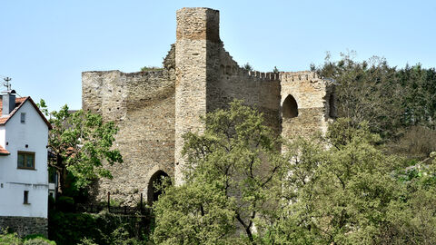 Blick auf die Burg Wallrabenstein in Hünstetten-Wallrabenstein