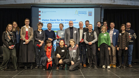 Gruppenbild mit allen an der Tagung Beteiligten