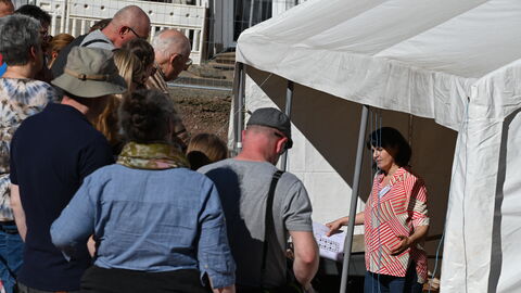 Dr. Eveline Saal mit Gruppe