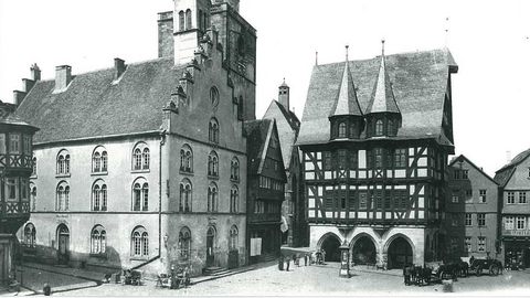 Historisches Alsfeld: Der Marktplatz mit dem Alsfelder Rathaus Historisches Alsfeld: Der Marktplatz mit dem Alsfelder Rathaus