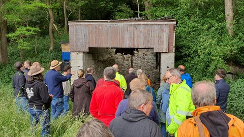 Die anschließende Exkursion führte zu mehreren nahen Relikten des Altbergbaus.