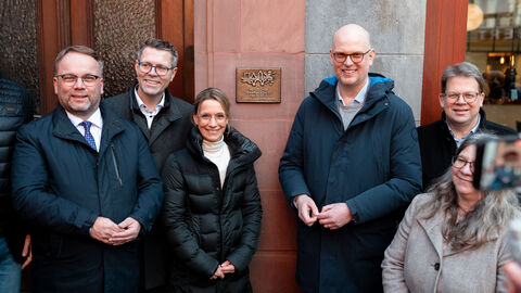 Staatsminister Gremmels mit den Eigentümern des Roten Ochsen und Martin Blach, Lotto Hessen