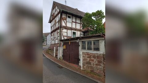 Traufseitige Ansicht eines Fachwerkhauses