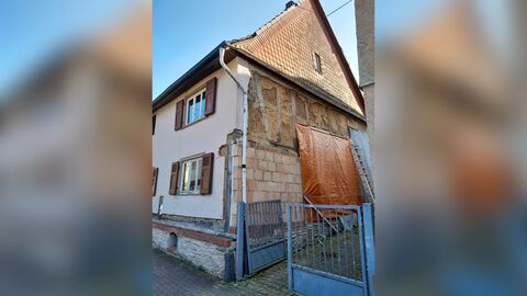 Giebelseite mit freigelegtem Fachwerk