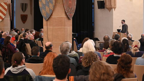 Christan Bührmann, Referatsleiter im Hessischen Ministerium für Wissenschaft und Forschung, Kunst und Kultur mit Blick ins Publikum