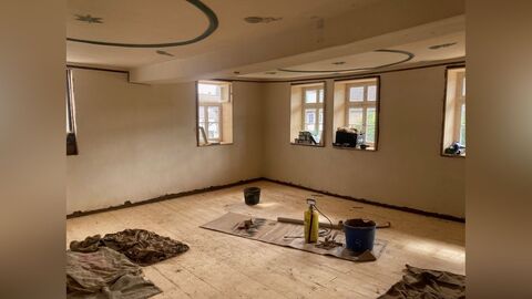 Grebezimmer mit restaurierter Lehmstuckdecke